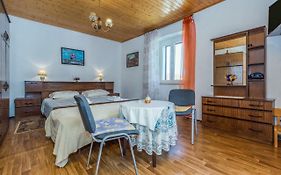 Guest House Robert I Mirna