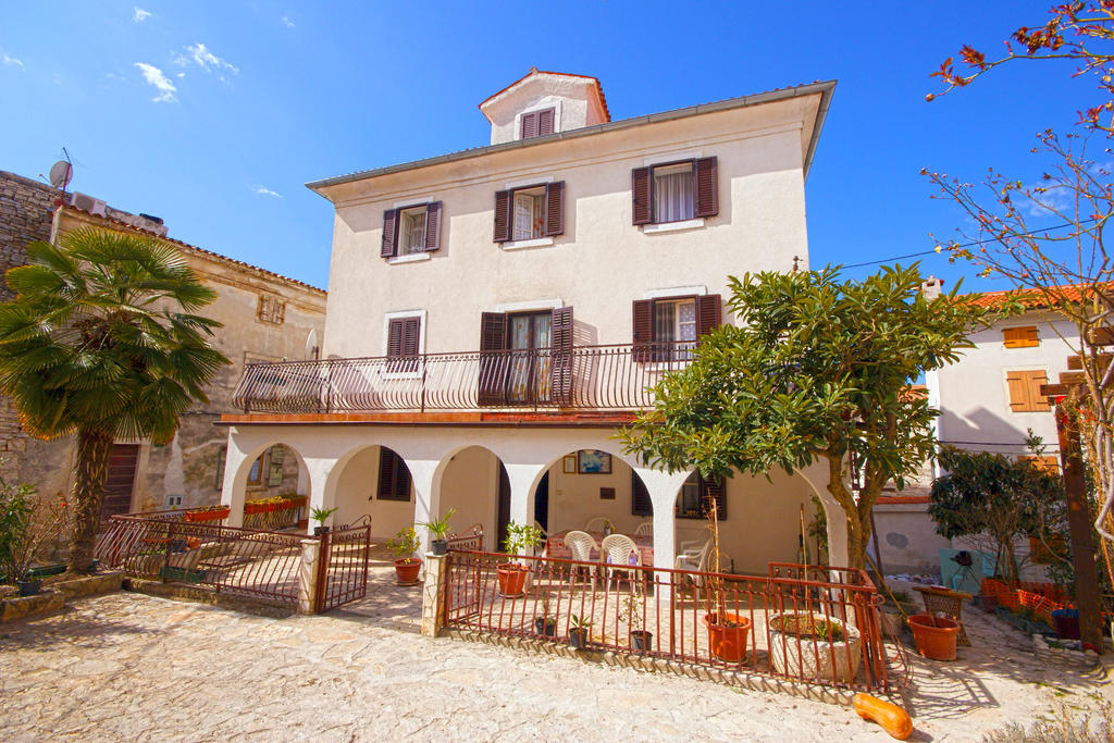 Guest House Robert I Mirna Bale Esterno foto