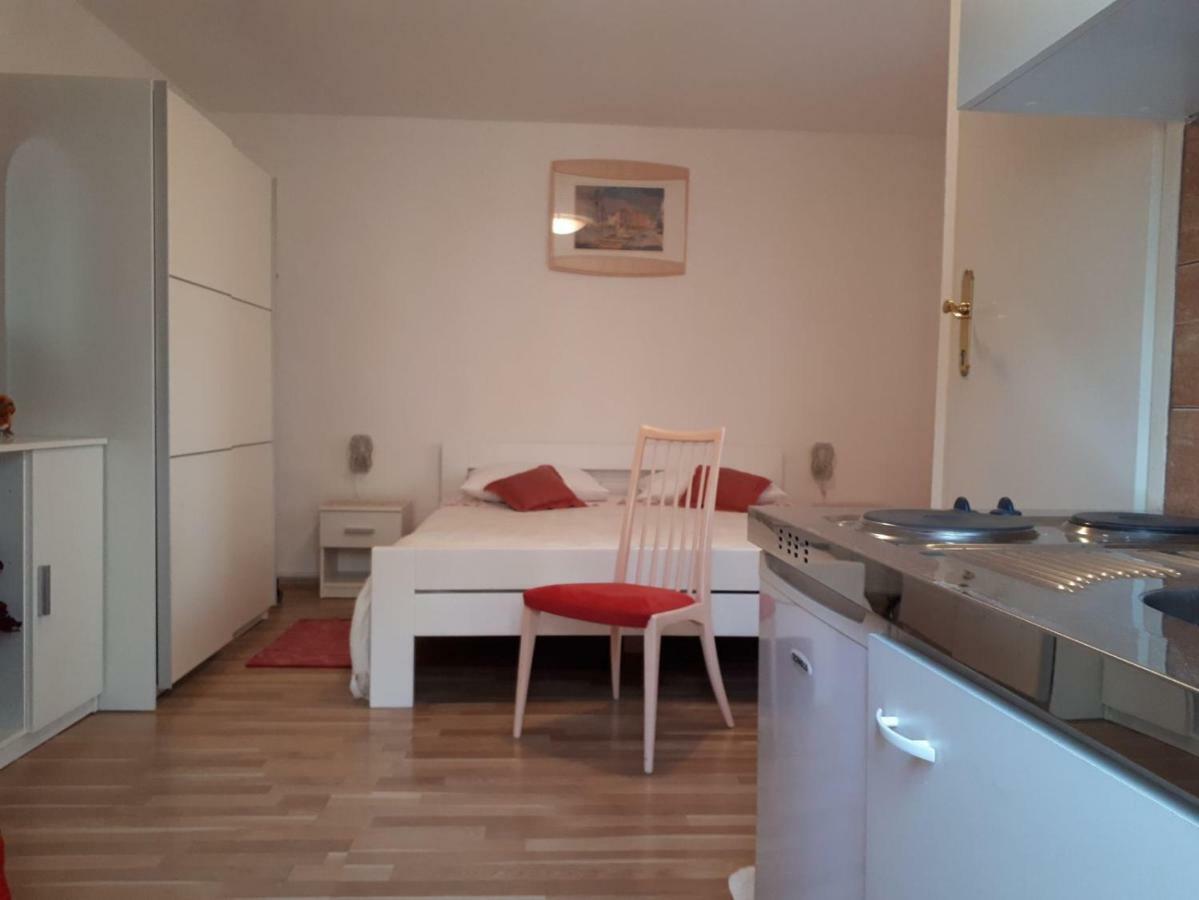 Guest House Robert I Mirna Bale Esterno foto